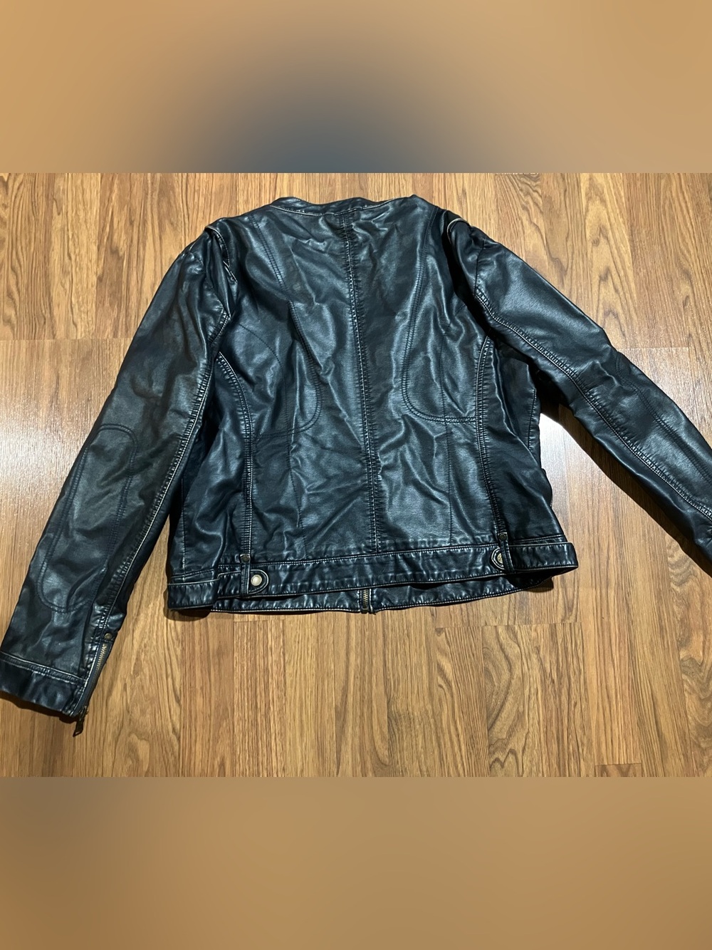 Women’s big chill
Leather jacket - Picture 8 of 9